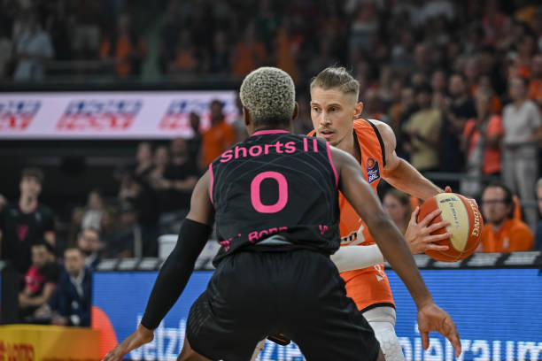 寻求突破的 寻求突破的