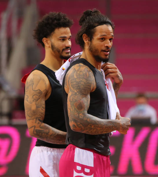 能够跨越距 能够跨越距